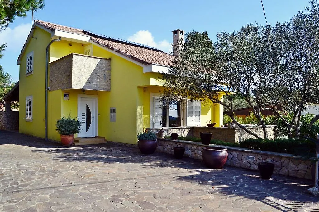 Yellow Villa Ugljan Croatie
